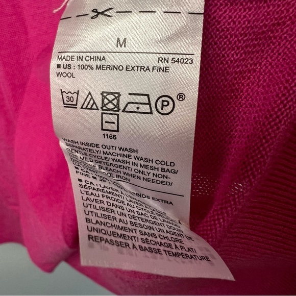 Banana Republic Merino Wool Crew Neck Sweater Pink Barbie Sz M Lightweight - Picture 7 of 8